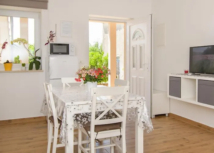 Appartement Bruneta 2 With Terrace