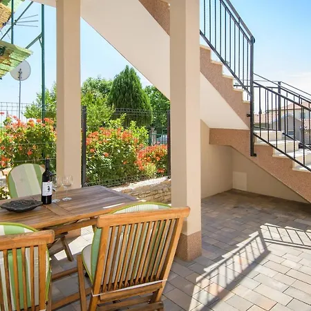 Bruneta 2 With Terrace *