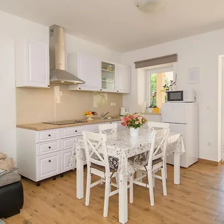 Bruneta 2 With Terrace *