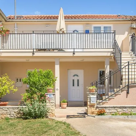 דירה Bruneta 2 With Terrace Tar-Vabriga