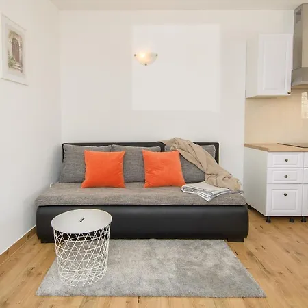 דירה Bruneta 2 With Terrace