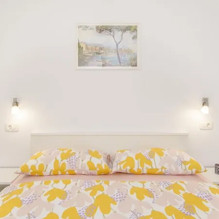 Bruneta 2 With Terrace דירה *