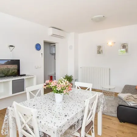 Bruneta 2 With Terrace דירה *