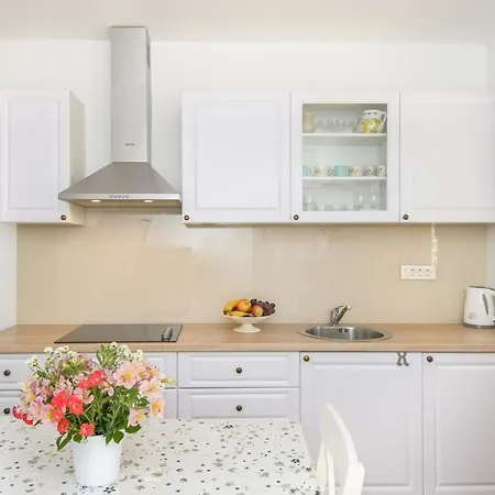 דירה Bruneta 2 With Terrace