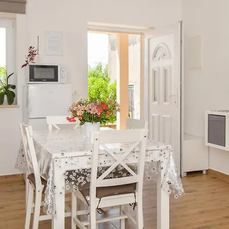 דירה Bruneta 2 With Terrace