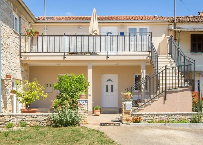 Appartement Bruneta 2 With Terrace Tar-Vabriga